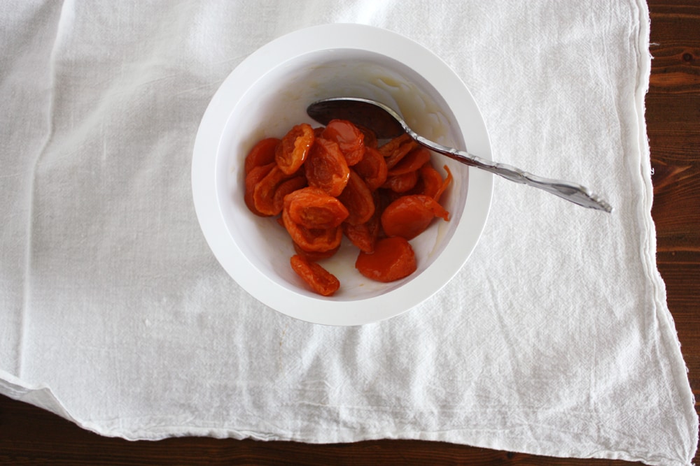 dried apricots in bowl