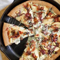 bacon blue cheese pan pizza in skillet
