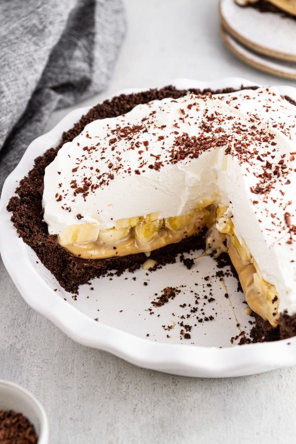 cross-section view of banoffee pie in a pie plate