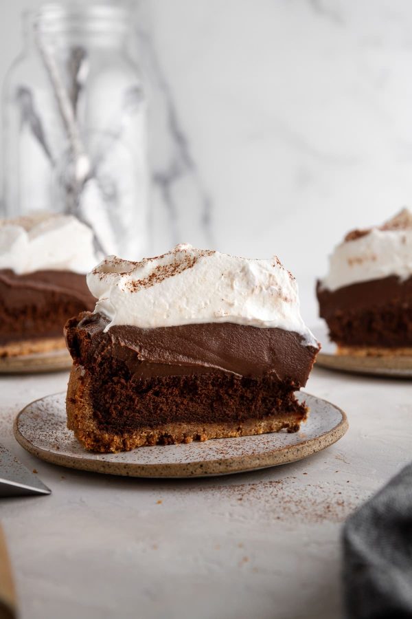 slices of mississippi mud pie on plates