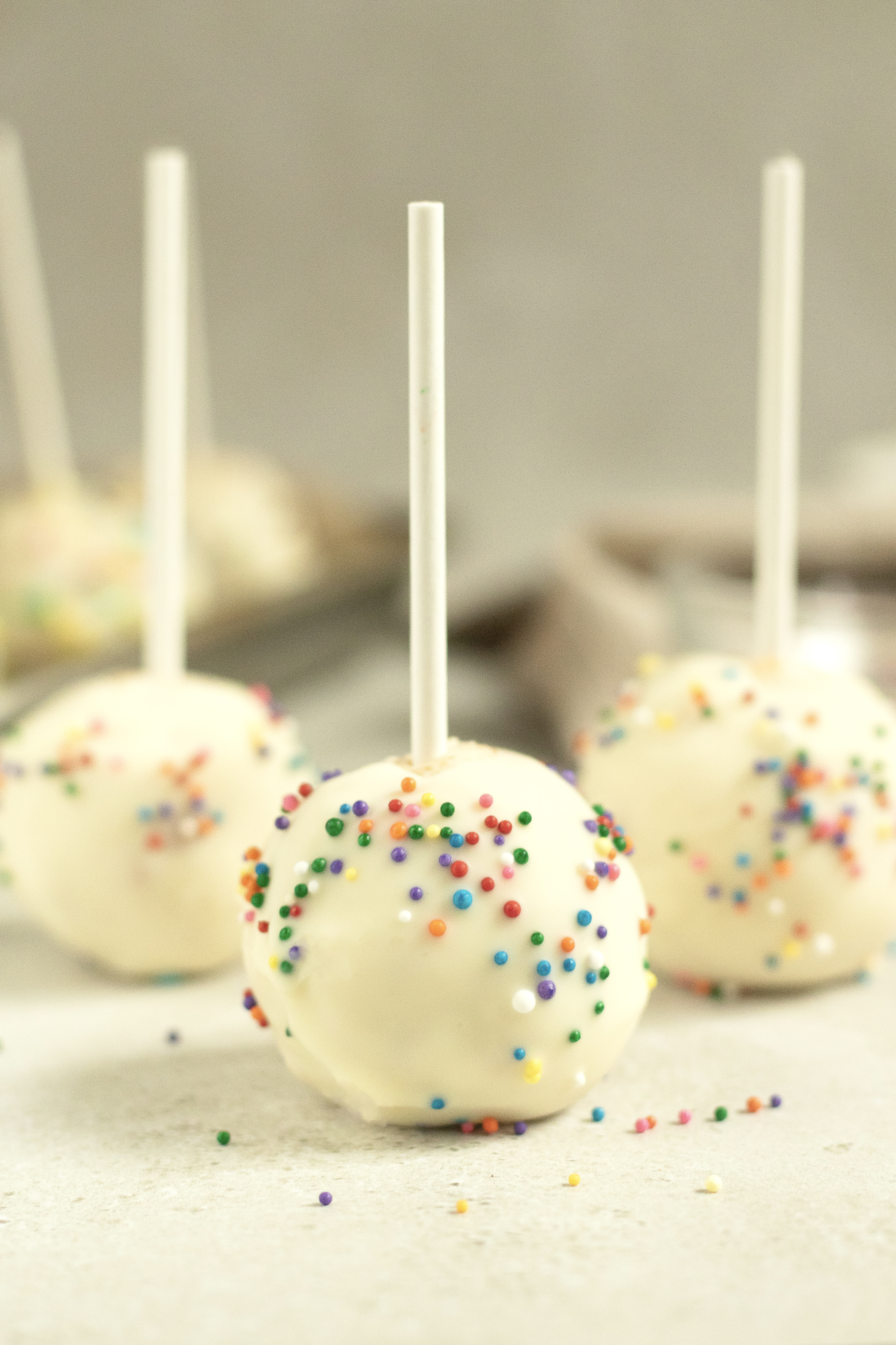 Vanilla cake pops.