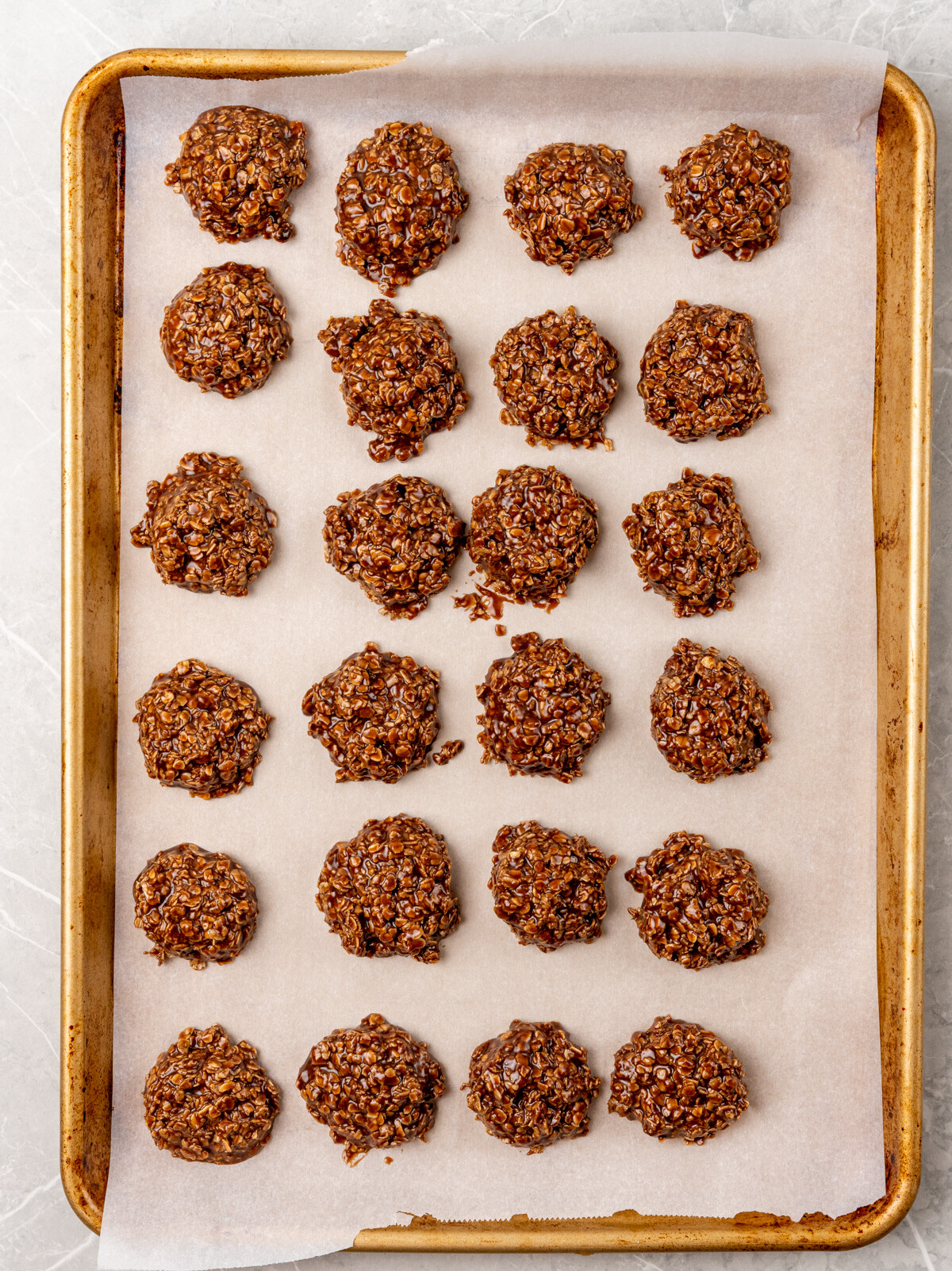 Pan with rows of cookies.
