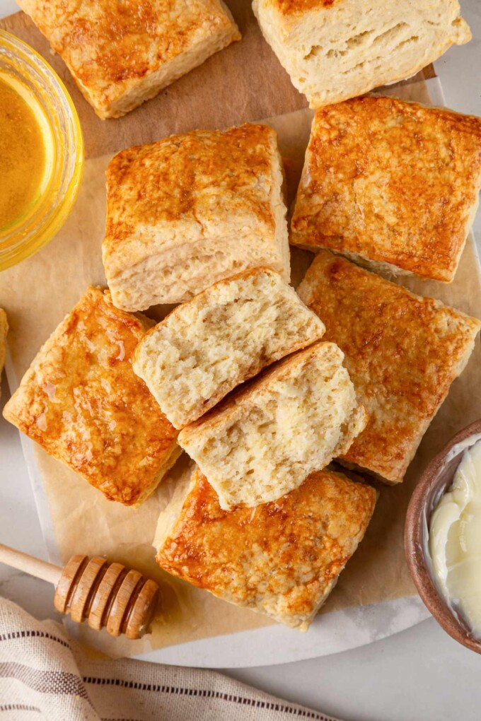 Biscuits au levain – Fille contre pâte