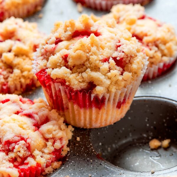 This square single-muffin crop gives the strawberry muffin recipe a clean alternate for featured placements.